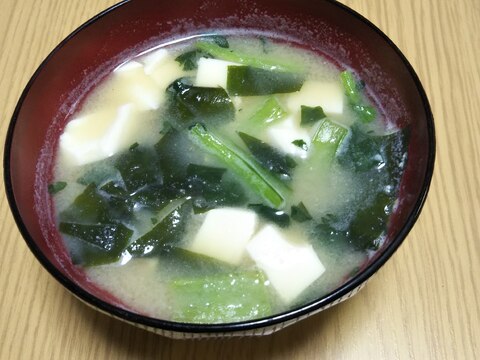 小松菜とワカメと豆腐の味噌汁☆